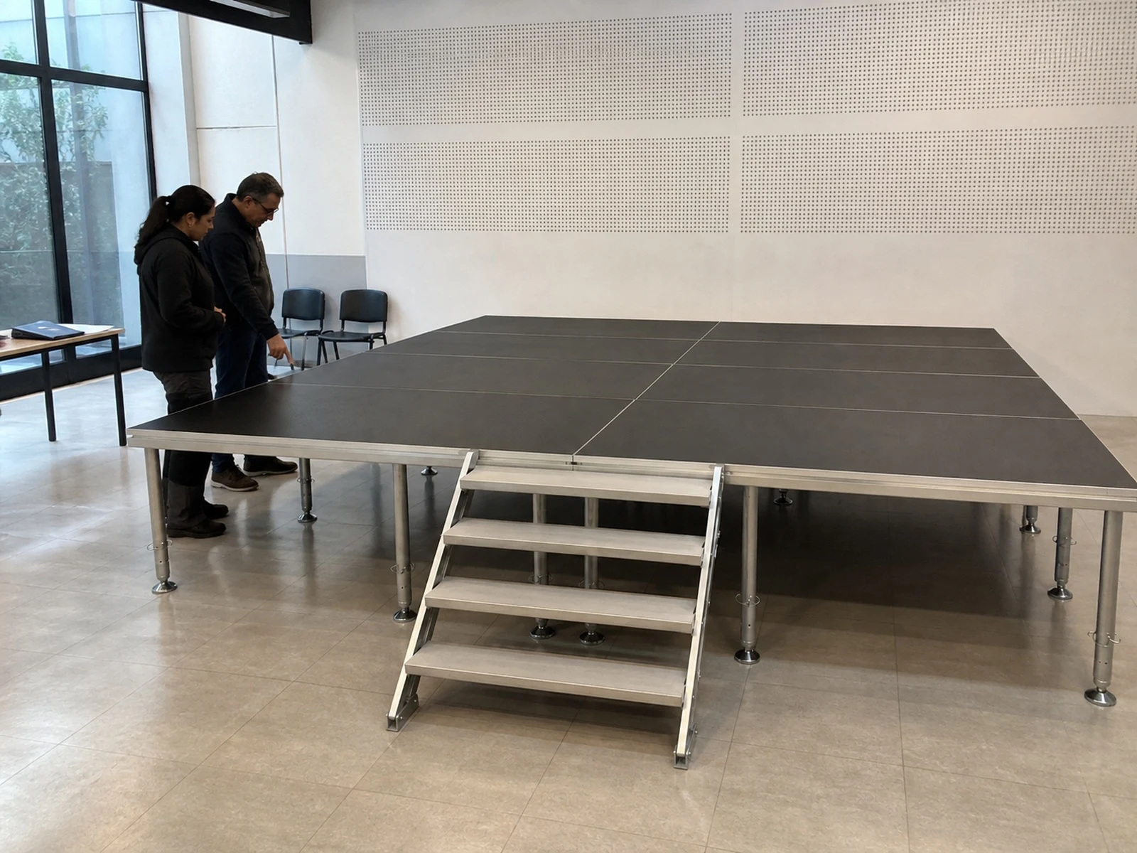 Vista 23 de Set Escenario 4x3 Metros con Escalera Optux