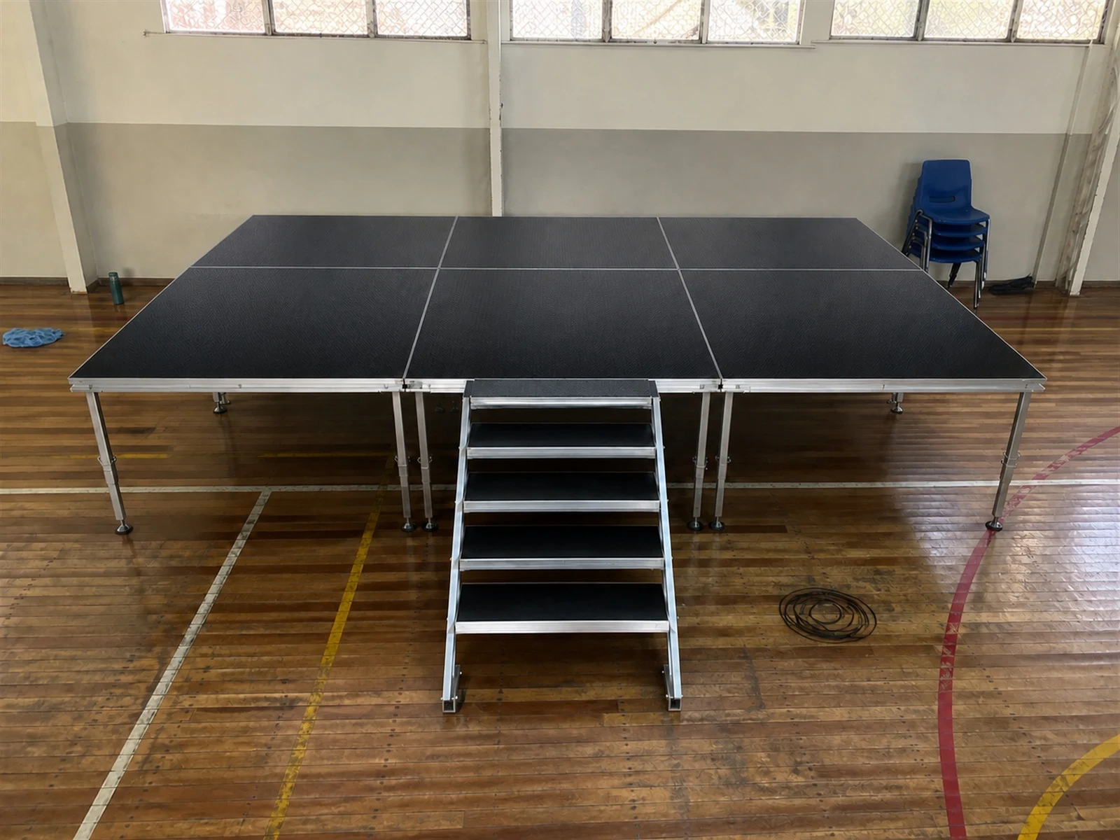 Vista 17 de Set Escenario 6x3 Metros con Escalera Optux